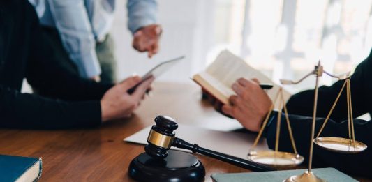 להבטיח את הזכויות שלך בעזרת עורך דין מקצועי עורך דין דיני עבודה חיפה