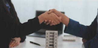 דפנה גלאובר-זר – עורך דין חוזים, עורך דין מקרקעין בתל אביב ועורך דין התחדשות עירונית עם ניסיון של מעל 20 שנה